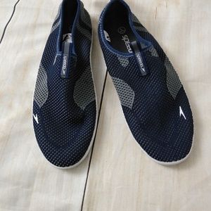 Speedo mens watershoes size L (11-12) nwt